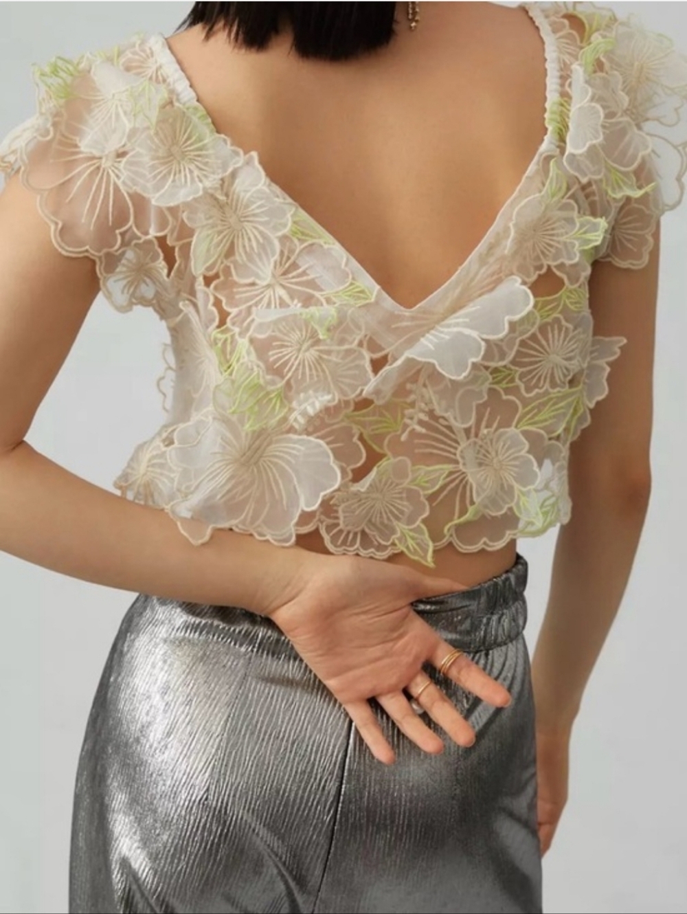ANTHROPOLOGIE Cropped 3D Floral Appliqué Sheer Blouse Cream Green Medium NWT - Picture 6 of 7